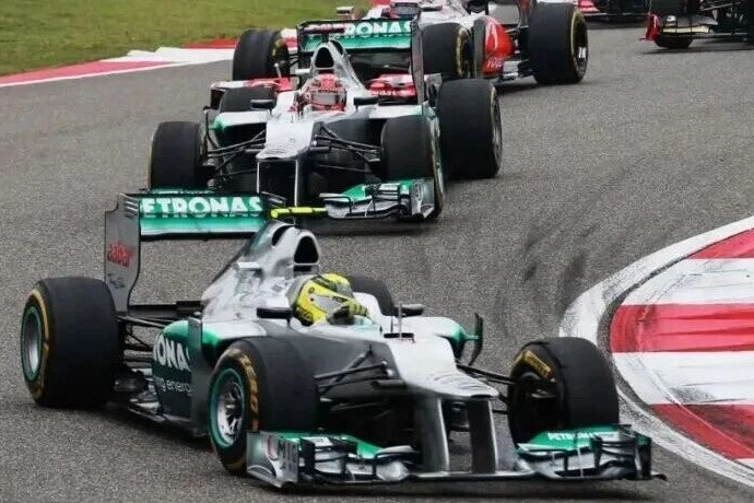 دليل المواصلات لسباق الفورمولا 1: المترو، مواقف السيارات، وإغلاق الطرق