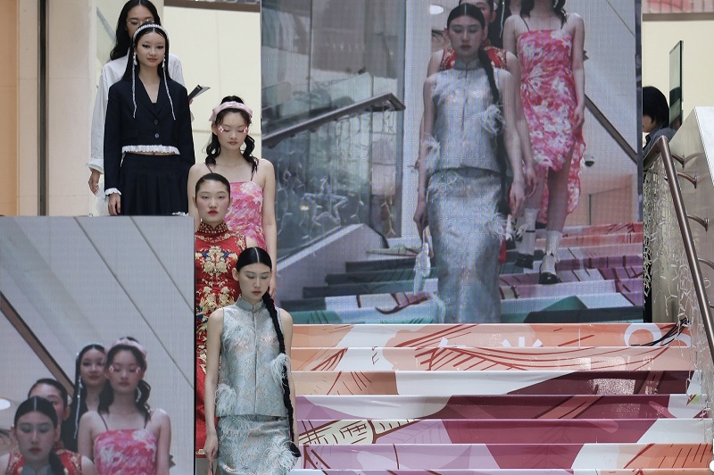 مهرجان التسوق في شانغهاي يشعل ازدهارًا في مشهد البيع بالتجزئة في المدينة