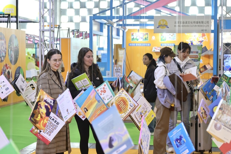 أُسدل الستار على معرض كتب الأطفال