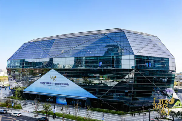 قمة مواهب شانغهاي بلس تجمع المبتكرين ورواد الأعمال من حول العالم