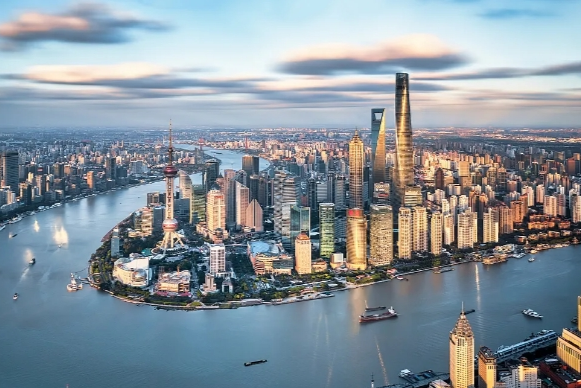 شانغهاي تشهد ارتفاعًا في عدد الزوار الأجانب، وتعزز خدمات السفر