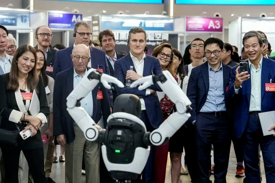 أعضاء مجلس IBLAC يتطلعون إلى إمكانات الذكاء الاصطناعي بشانغهاي