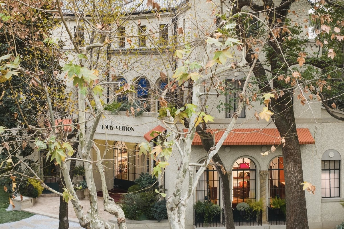 لويس فويتون تفتتح تجربة مؤقتة بطابع فندقي في طريق ووكـانغ