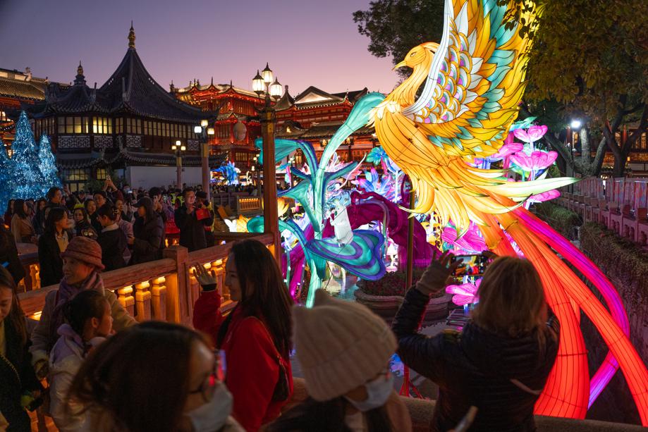 Yuyuan Garden lights up with Year of the Snake lantern installations-7.jpeg Yuyuan Garden lights up with Year of the Snake lantern installations-7.jpeg